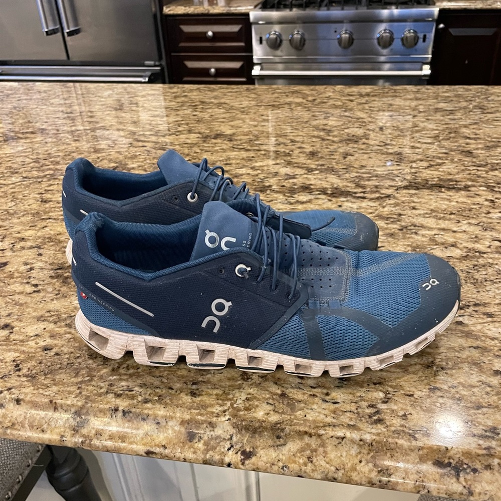 Men’s On-Running shoes